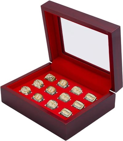 Championship Ring Display Case voor Sportringen - Houten Organizer Tray met 12 Slots, Sponsinleg en PVC Raamdeksel voor Sieradenopslag