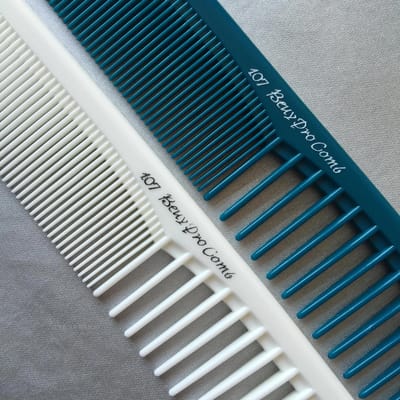 1PCS Peigne de Coupe de Cheveux Professionnel Antistatique Peigne Coupeur à Tête Plate Dents Fines Brosse Coupe de Cheveux Outils de Salon Accessoires de Coiffure de Barbier vert