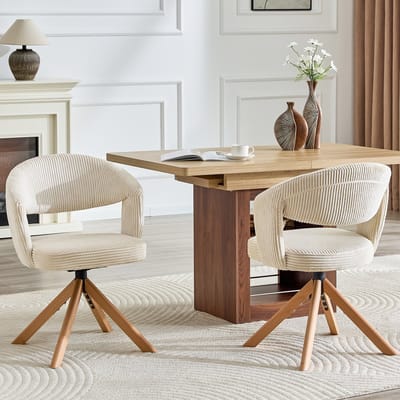 Set van 2 retro luxe draaistoelen. Crème-witte corduroy stoelen met een verticaal streepmotief en massief houten poten, 360° geruisloos draaimechanisme en gebogen rugleuning. Geschikt voor eetkamers en woonkamers.