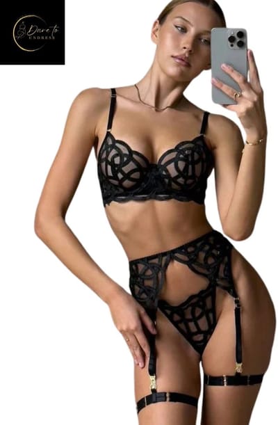 Luxe Lingerieset Dames – Lingerie Erotisch – Sexy Lingerie – 4-delige set – Zwart Kant – Lingerie Setje – Verleidelijke BH met Jarretels & Hoge Taille String – Sexy Lingerie – Chique – Luxe –Boudoir Look – Kinky – Dare to Undress– Maat XS/S, M, L