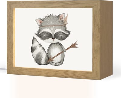 Nachtlampje 20x15 cm - Kinder lampje - Wasbeer - Dier - Bosdieren - Tafellamp kinderkamer - Slaapkamer lamp - Bedlamp kinderen - Kinderlampje stopcontact - Wandlamp babykamer - Nachtlampjes