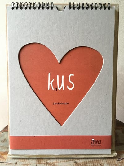 Zinvol Verjaardagskalender - KnUS, met VIER papieren wensen kado!