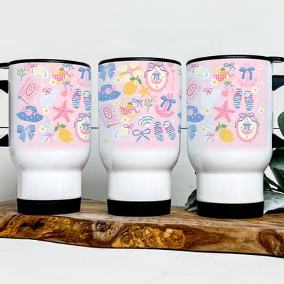 Creasowl® - Coastal Preppy Girl - Koffiebeker to Go - Thermosbeker 415ml – Handgemaakte Travel Mug met Zwart Handvat en Deksel – Perfect voor Koffie, Thee en Dranken onderweg – Duurzaam,Thermosbeker voor op Reis