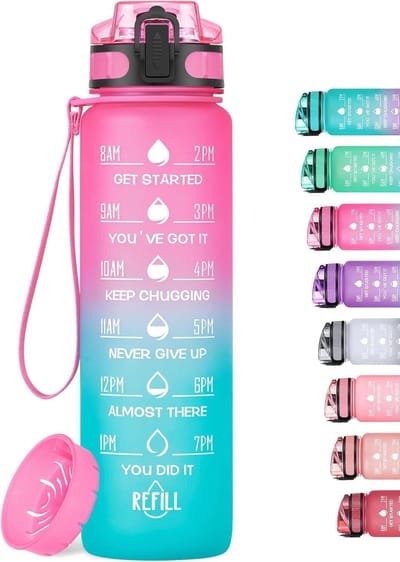 Famanu - Waterfles 1 liter, motiverende drinkfles met tijdmarkering, lekvrij, BPA-vrij, Tritan sportfles met draagriem voor fiets, gym, yoga, outdoor, kantoor (Poederblauw)
