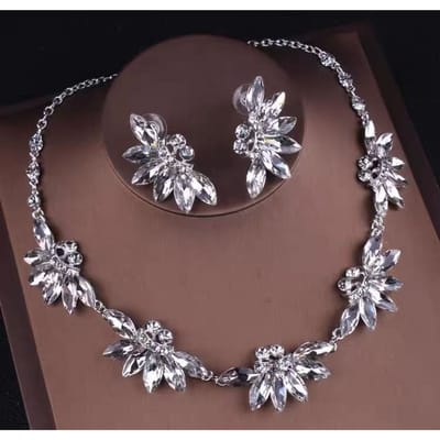 Romantische Paarse Serie Edele Model Bruidssieraden Kristallen Pilaar Kroon Ketting Driedelige Set Oorbellen gray