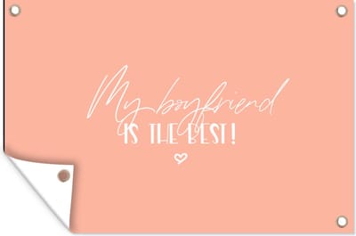Muurdecoratie My boyfriend is the best! - Quotes - Vriendje - Relatie - Spreuken - 180x120 cm - Tuinposter - Tuindoek