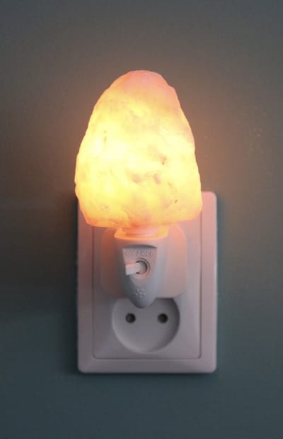 Himalaya zoutkristal nachtlampje 'rotsje' natuur oranje !! GRATIS VERZENDING !! (incl. LED lampje en adapter voor elk stopcontact)