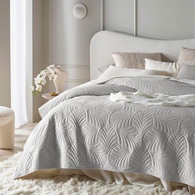 Famanu - Luxe sprei 240x260 cm lichtgrijs, elegante woondeken van fluweel als bedsprei of banksprei