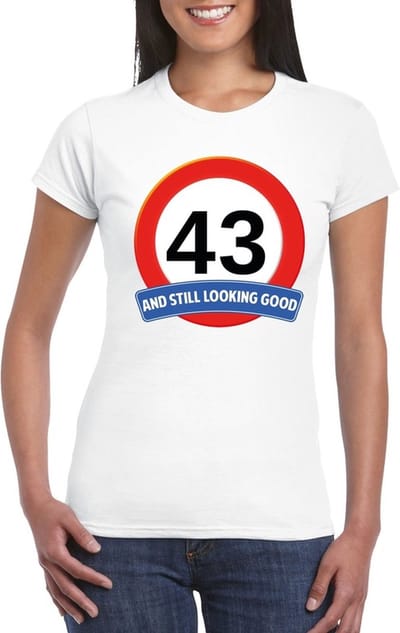 Verjaardag cadeau shirt - 43 jaar and still looking good t-shirt - wit - dames S