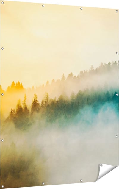 Gards Tuinposter Kleurrijke Zonsopgang in het Bos met Mist - 120x160 cm - Tuindoek - Tuindecoratie - Wanddecoratie buiten - Tuinschilderij