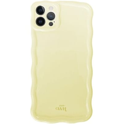 xoxo Wildhearts Glossy Wavy Case Buttercup telefoonhoesje - Geschikt voor iPhone 12 Pro - Golvend hoesje - Glimmende silicone case met golven - Vlekbestendig - Camerabescherming - Beige