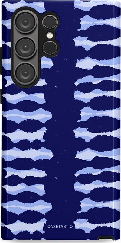Casetastic Hoesje Geschikt voor Samsung S23 Ultra - Stijlvolle Beschermende Duo-layer Case - Golven in blauw