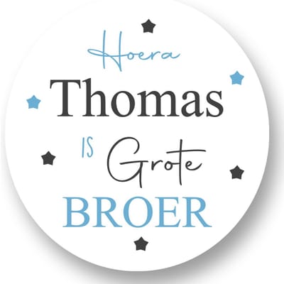 20x Sluitsticker Hoera `Naam`is grote Broer - Blauw - 40 mm - Geboorte Sticker - Sluitzegel - Sticker Geboortekaart Jongen - Baby nieuws - Trakteren Broer Zus Basisschool Kinderdagverblijf - Glossy - Sluitzegel - Wensetiket - RoNa Design