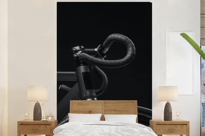 Behang - Fotobehang Fiets - Stuur - Zwart - Wit - Breedte 200 cm x hoogte 300 cm