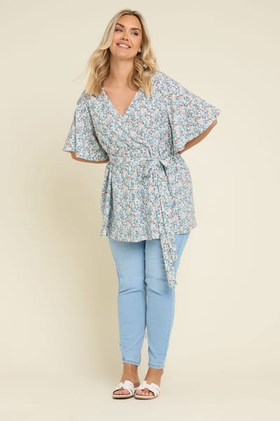Yours Wikkeltop Met Bloemenmotief, Korte Mouwen En Tailleband In Lichtblauw Size 50-52