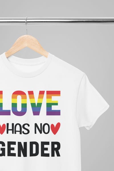 Pride shirt - Love has no gender - Wurban Wear | Gay pride | Pride kleding | Regenboog kleding | Pride | Pride vlag | Regenboog vlag | Regenboog | LGBTQ | LHBTI | Liefde | Transgender | Crossdress | Amsterdam | Rainbow | lgbt shirt | Wit