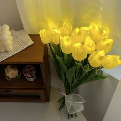 Kunstmatige Tulpenboeket met LED Verlichting - 10 Stuks Gele Tulpen voor Feestdagen, Bruiloften en Huisdecoratie, Creatieve Cadeaus