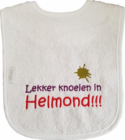 Witte slab met "Lekker knoeien in Helmond" - babyshower, zwanger, cadeautje, kraamcadeau, grappig, geschenk, baby, tekst, plaatsnaam, noord-brabant