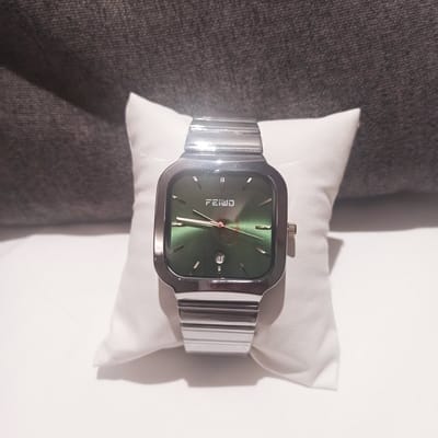 horloge, Polshorloge, stevige stalen band, Japans quartz uurwerk. Waterdicht tot 30 meter