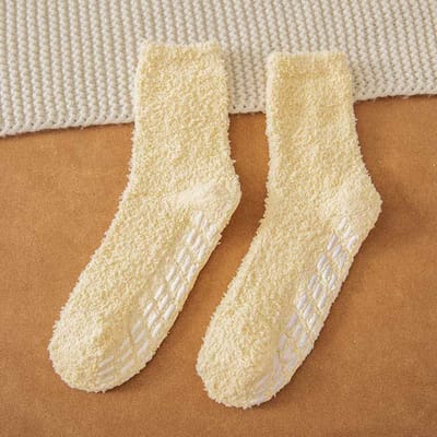 Fluffy Dames Sokken - huissokken - sleep sokken - slof sokken - antislip sokken - Noppen op de zool - Drukvrije boord - 36 - 40 - warm - geel - zacht - cadeau voor haar - gift