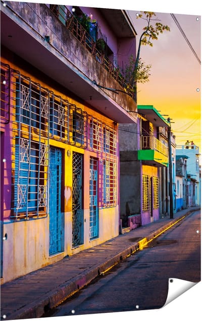 Gards Tuinposter Cuba Kleurrijke Huisjes bij Zonsondergang - 120x160 cm - Tuindoek - Tuindecoratie - Wanddecoratie buiten - Tuinschilderij