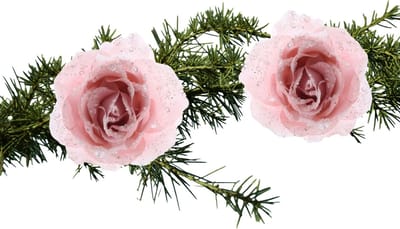 Decoris Kerst decoratie roos - 2x stuks - op clip - poeder roze - D14 cm - kunststof - kerstbloem - bloemen - kerstboomversiering - kerstornamenten
