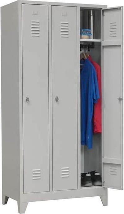 Industriële locker garderobekast 3- delig grijs op de sokkel en opening voor hangoogsluiting (zonder hangslot geleverd)