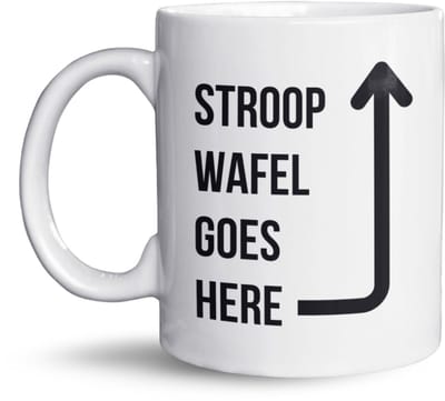 NietMokken.nl – Stroopwafel Goes Here Mok – Grappige Mok – Typisch Nederlandse Mok – Leuk Cadeau – Stroopwafel Mok – Originele Souvenir - Keramische tas 325ml