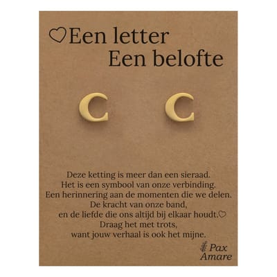 Initiaal Oorbellen met Letter C op Cadeau Kaartje - Een letter, een belofte - Goudkleurig - Naam Sieraad Cadeau - Roestvrij Staal Oorknopjes - Pax Amare