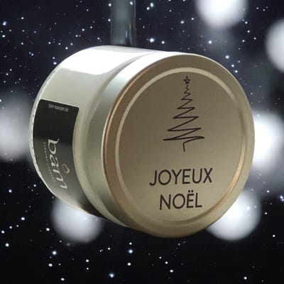BAM VANILLE geurkaars met opschrift "joyeux noël" - met 2 wieken in een basic potje - 50 branduren (210g) - cadeautip - geschenk - vegan