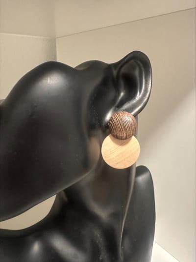 Kleine houten donker en lichtbruine oorstekers || Make up | Parfum | Moederdag | Verjaardagscadeau| Cadeautje| Valentijnsdag| Kado | sieraden | vaderdag | oorbellen | oorsieraden