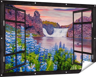 Gards Tuinposter Doorkijk Waterval met Blauwe Lupine Bloemen - 150x100 cm - Tuindoek - Tuindecoratie - Wanddecoratie buiten - Tuinschilderij