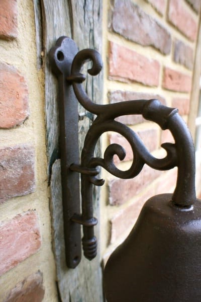 Historische Tuinklok - Deurbel Klok - Welkomstgroet Deur - Gietijzeren Wanddecoratie - 24 cm Hoog - Bruin