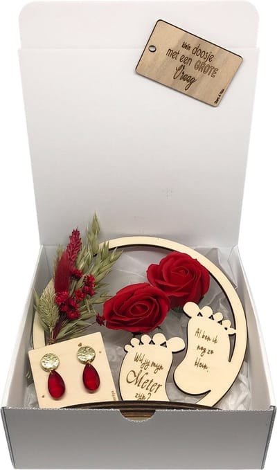 Geschenkbox Wil jij mijn METER zijn? | rood | flowerhoop | droogbloemen | oorbellen | meter vragen | meter worden | peettante vragen | peettante worden | cadeau | doosje met een vraag | hoepel  droogbloemen