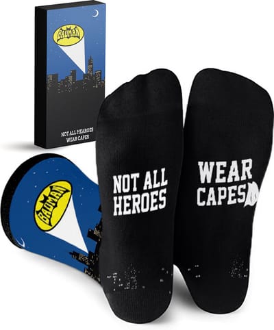 Malinsi® Grappige Sokken Badman - Leuke Huissokken Heren - Gekke Cadeaus Cadeautjes Volwassenen - Funny Socks - Vrolijke Geschenkset met Tekst en Print - Cadeau voor Mannen Papa Vader - Vaderdag Geschenk - Verjaardag Giftset Kerstsokken Kerst