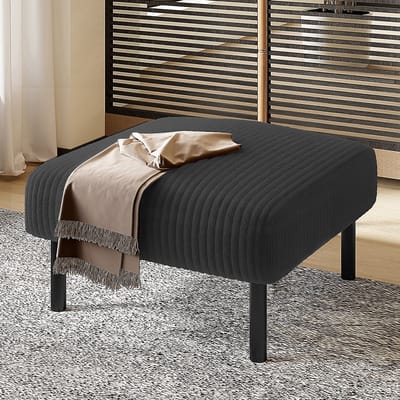 BLACKCOLORS Kruk van hoogwaardig koordweefsel met metalen frame – Ultrazachte fluwelen bekleding voor ultiem comfort – Veelzijdig, te gebruiken als voetensteun, kruk of bijzettafel – Supersnelle montage zonder gereedschap