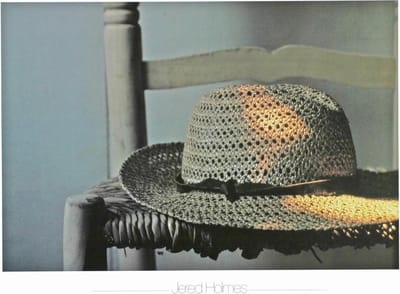 Poster - Straw hat on Chair - Jered Holmes - Kleur - Fotografie - Jaren 80
