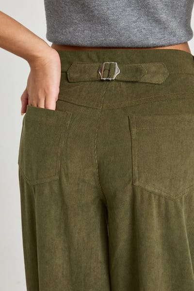 boohoo Dames Petite Cord Broek met Ingesnoerde Taille en Wijde Pijpen | Olive | Maat: 6