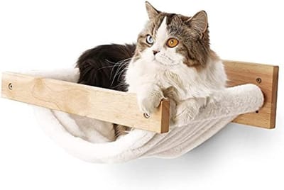 PolkaHome Kattenhangmat voor aan de muur, houten kattenplank met witte flanellen bekleding, stabiel kattenmeubel om te slapen, spelen en loungen - Geschikt voor grote katten