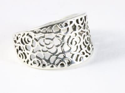 Opengewerkte zilveren ring met bloemen patroon - maat 17