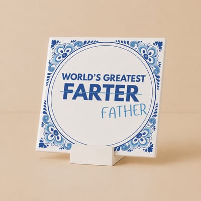 Grappig Vaderdag Tegeltje met houdertje– “World’s Greatest Farter Father” Delfts Blauw Keramisch Wandtegel – 15x15cm Cadeau voor Papa