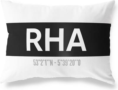 Tuinkussen RHA - GELDERLAND met coördinaten - Buitenkussen - Bootkussen - Weerbestendig - Jouw Plaats - Studio216 - Modern - Zwart-Wit - 50x30cm