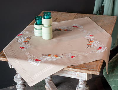 Vervaco - Tafelkleed kit - Roodborstjes in de winter - PN-0187116 - Borduren - Borduurpakket - Borduurpakket volwassenen - Borduurpakket kind