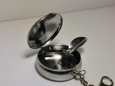Zakasbak met sleutelhanger