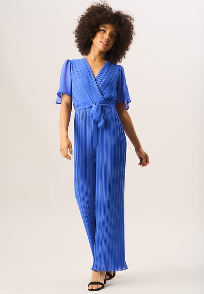 Geplooide jumpsuit met riem en overslag met hoekige mouwen