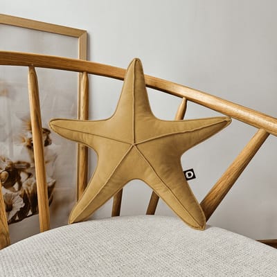 Decordruk VELVET - Decoratieve Stervormige Kussen - 43cm - Mosterdkleurig