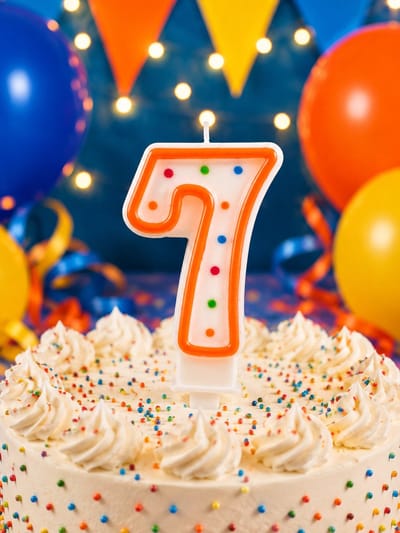 Verjaardagstaart kaarsje – Cijfer 7 - Cijferkaars met stippen - oranje - Happy Birthday kaars – verjaardags kaars – gekleurde kaarsje – taartdecoratie – feest - taartversiering – feestartikel – verjaardagscadeau - taartaccesoires