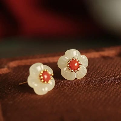 Natuurlijke Hotan Jade Witte Bloem oorbellen voor vrouwen Vintage Zuid Rode Toermalijn Pruimenbloesem oorknopjes Chinese Stijl Sieraden beige