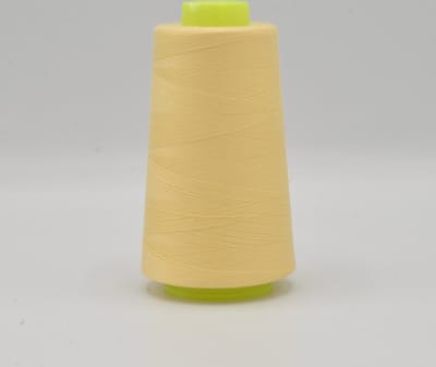Overlock Garen per 4 stuks - 3000 Yards (2742 meter) per stuk - In 36 kleuren leverbaar - Licht Geel