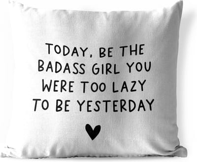 Buitenkussen - Engelse quote "Today, be the badass you were to lazy to be yesterday" op een witte achtergrond - 45x45 cm - Weerbestendig